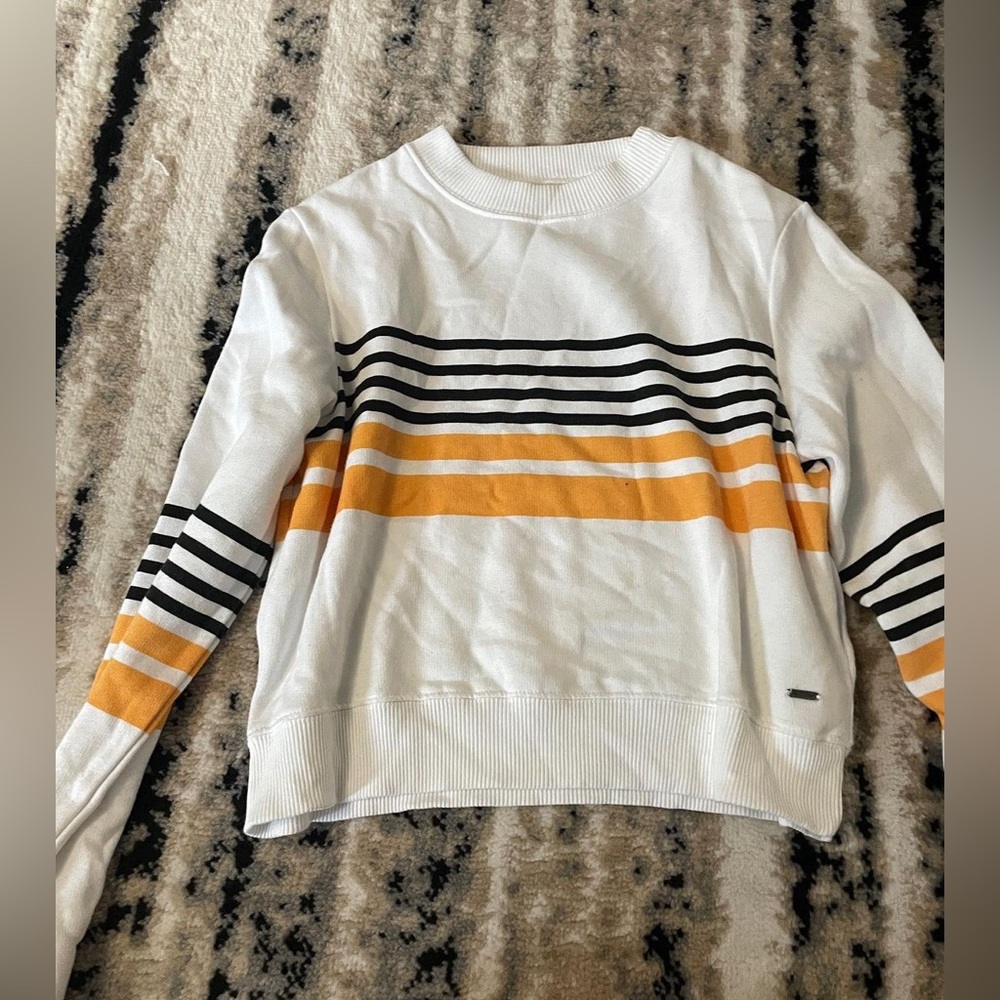Mock neck Hollister crewneck slightly cropped, super comfy, size medium.